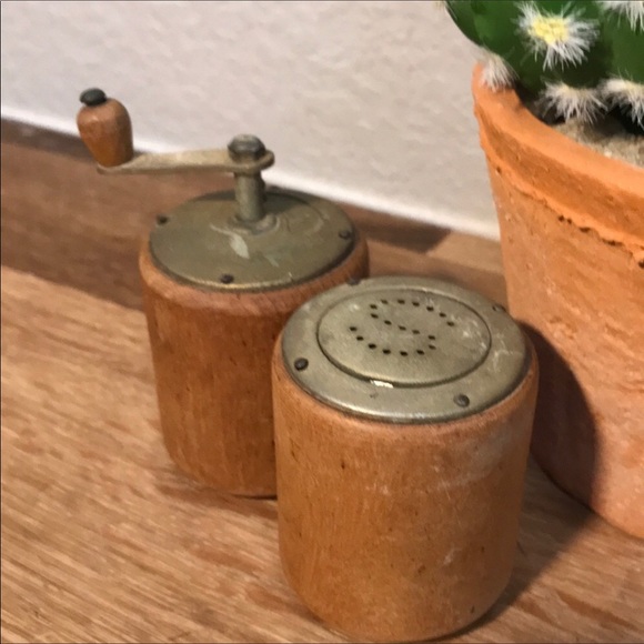 Vintage Wooden Salt & Pepper Shaker - Picture 2 of 7